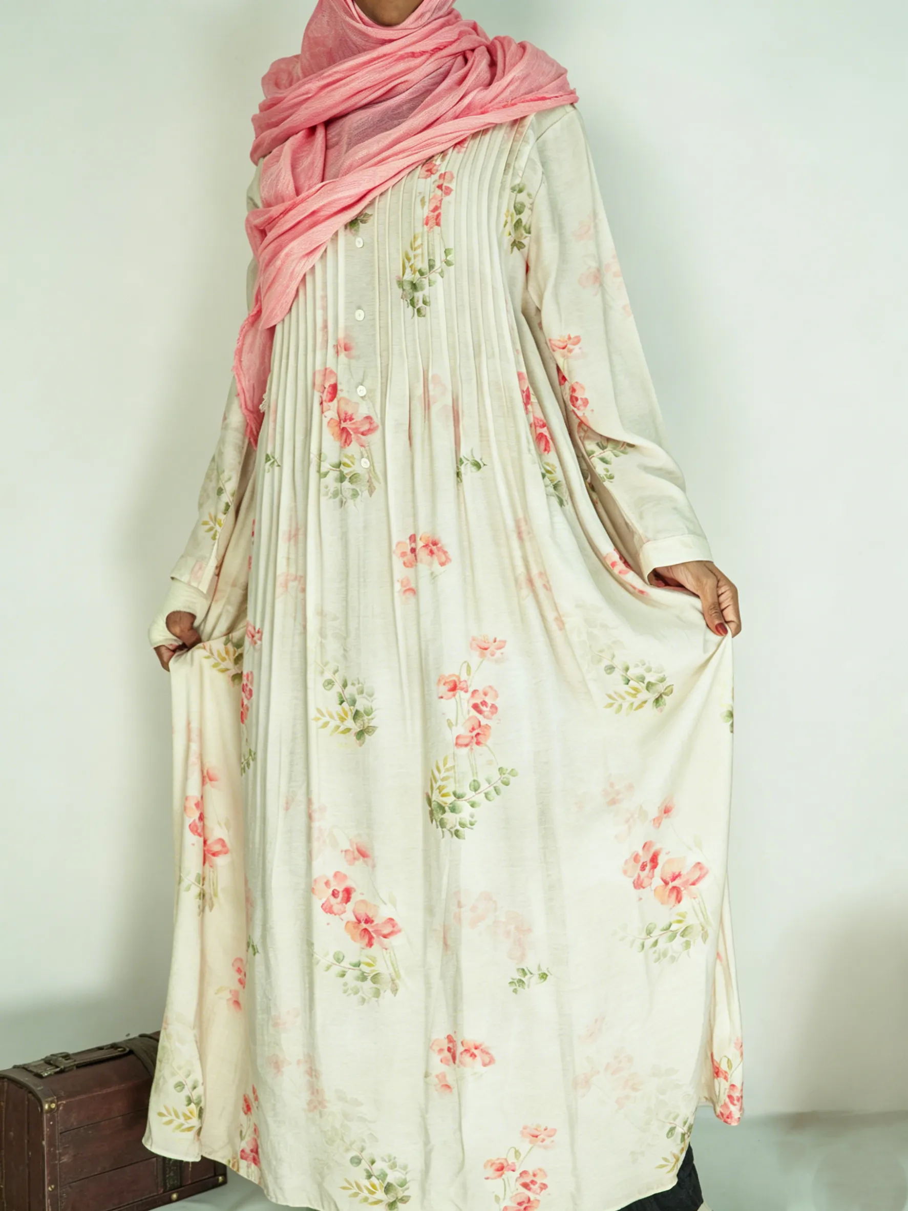 Nouvelle Abaya pour femmes musulmanes 2026, imprimé floral rose, plissée, boutonnée sur le devant, coupe ample, robe maxi modeste, été